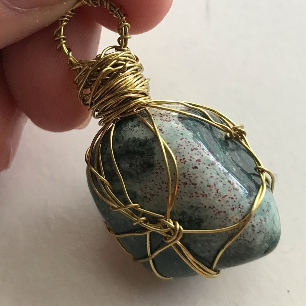 Wire wrapped agate